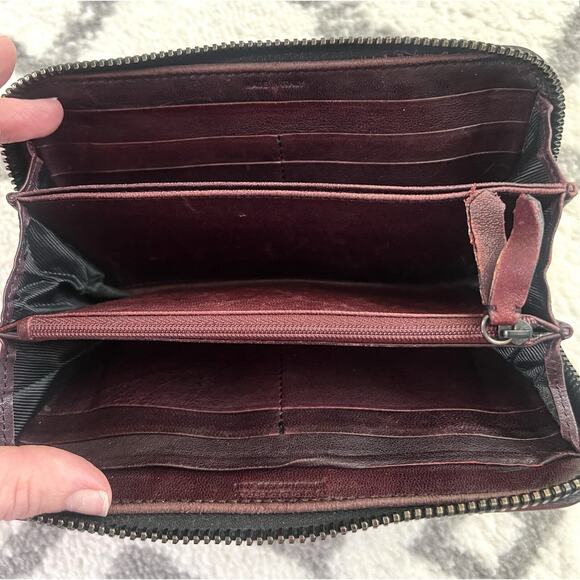 BURBERRY Authentic Quilted Brown Leather Zip Around Credit Cards Wallet - Picture 10 of 11